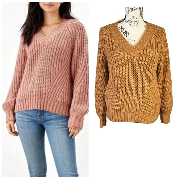 American Eagle Chunky Knit V-Neck Sweater
